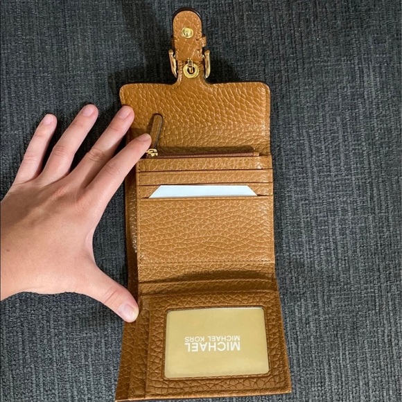 Michael Kors crossbody & wallet - Picture 9 of 10